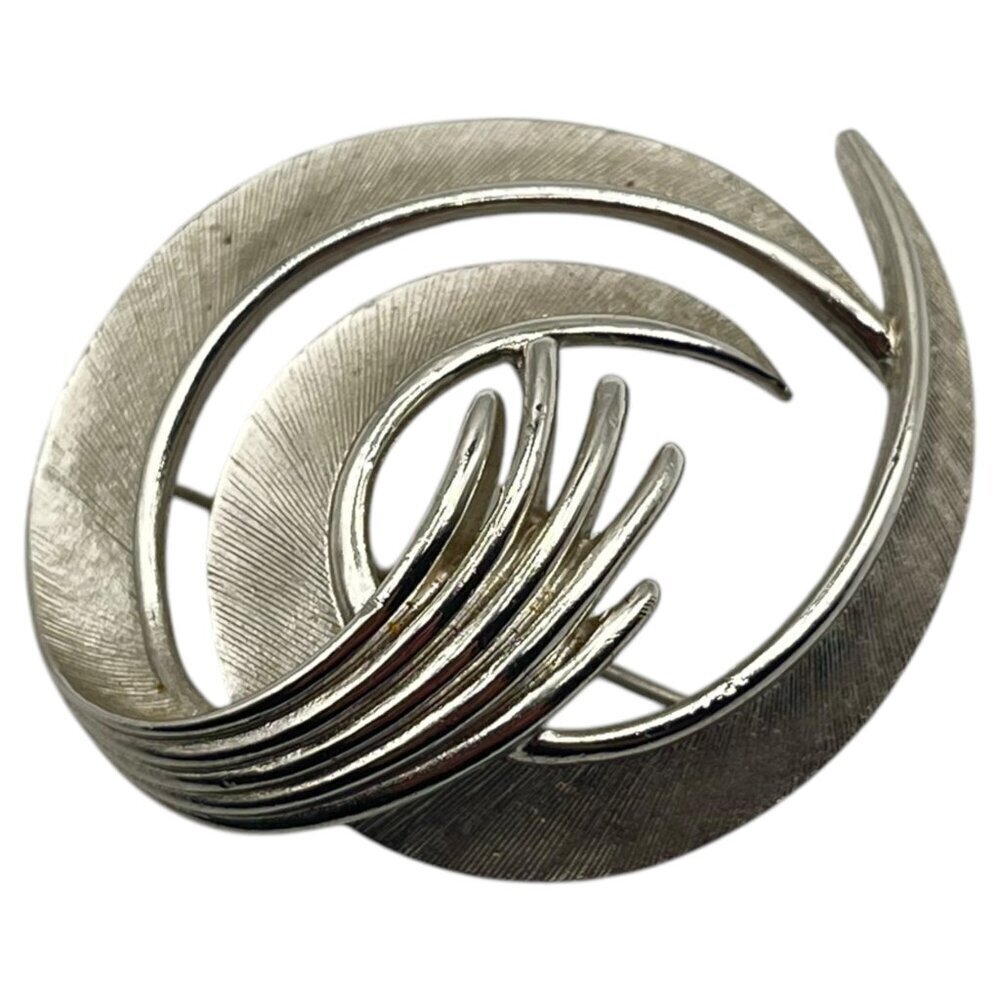 Vintage Crown Trifari Brushed Silver Tone Rounded Crashing Wave Swirl Brooch Pin